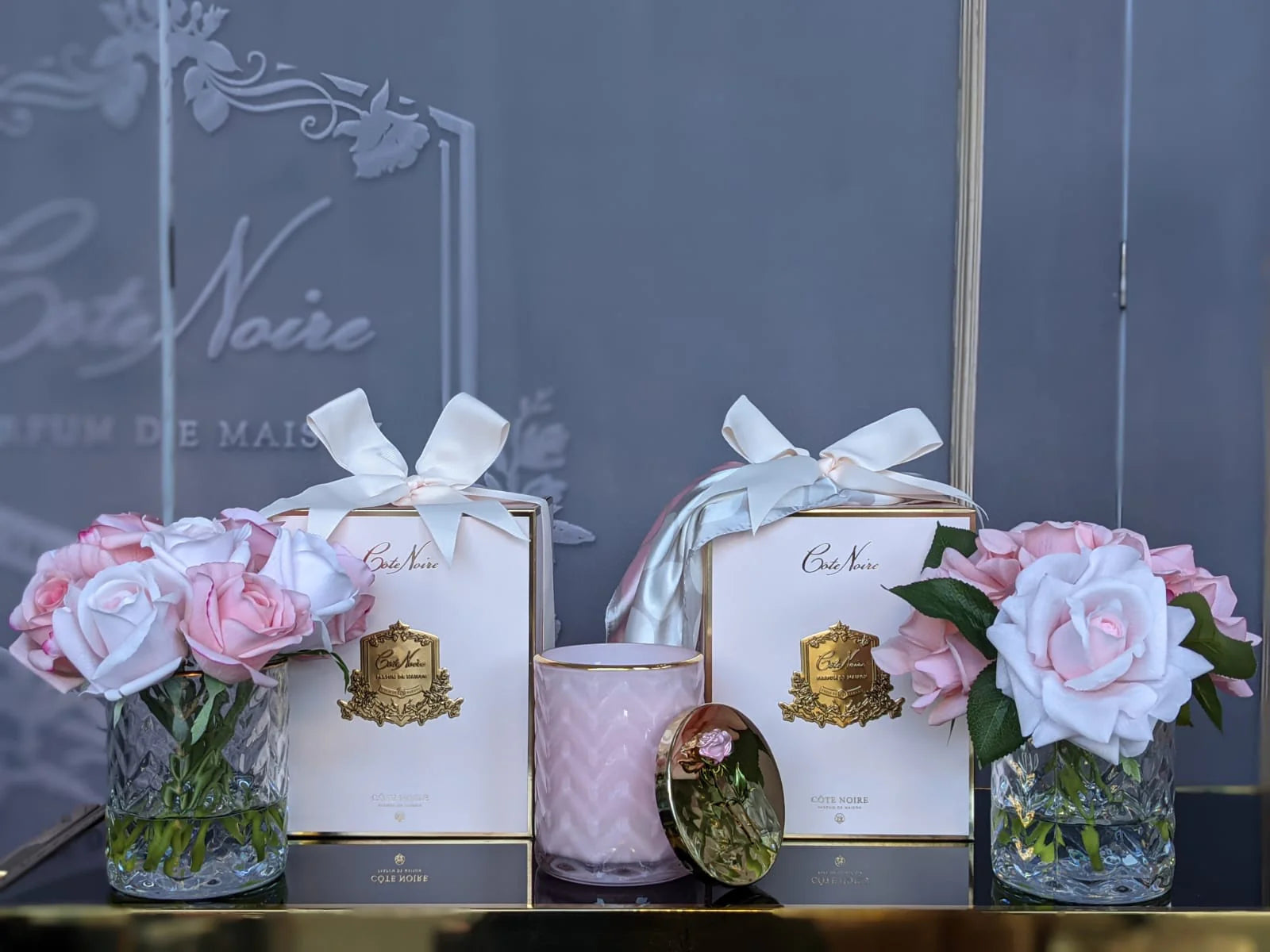 Herringbone Vase Perfumed Mixed Pink Roses